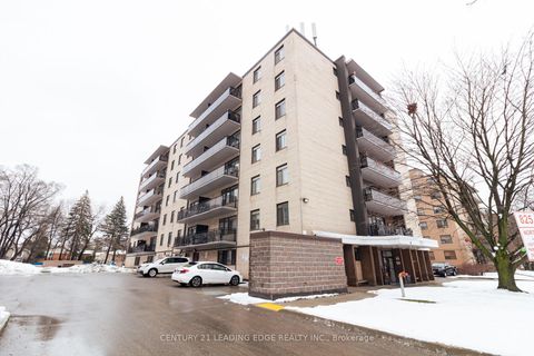 Photo 3 at 709 - 825 Kennedy Road, Ionview, Toronto