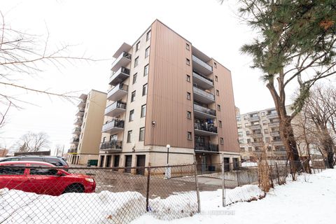 Photo 4 at 709 - 825 Kennedy Road, Ionview, Toronto