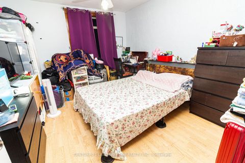Photo 11 at 709 - 825 Kennedy Road, Ionview, Toronto