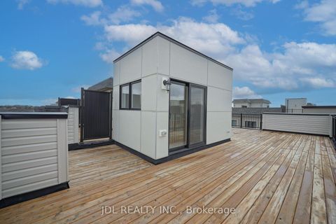 Photo 33 at 32 Guardhouse Crescent, Angus Glen, Markham