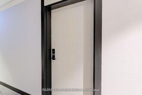 Photo 3 at 212 - 168 Sabina Drive, GO Glenorchy, Oakville