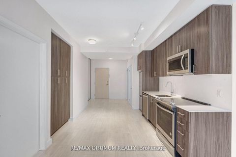 Photo 5 at 212 - 168 Sabina Drive, GO Glenorchy, Oakville