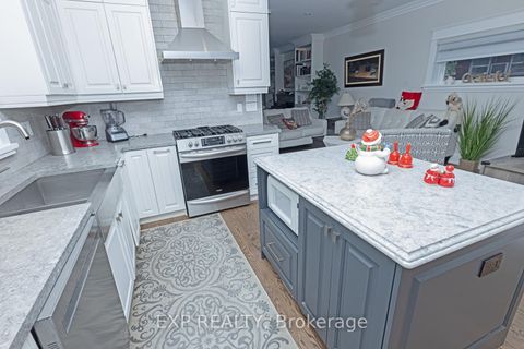 Photo 2 at 47 O'connor Drive, Broadview North, Toronto
