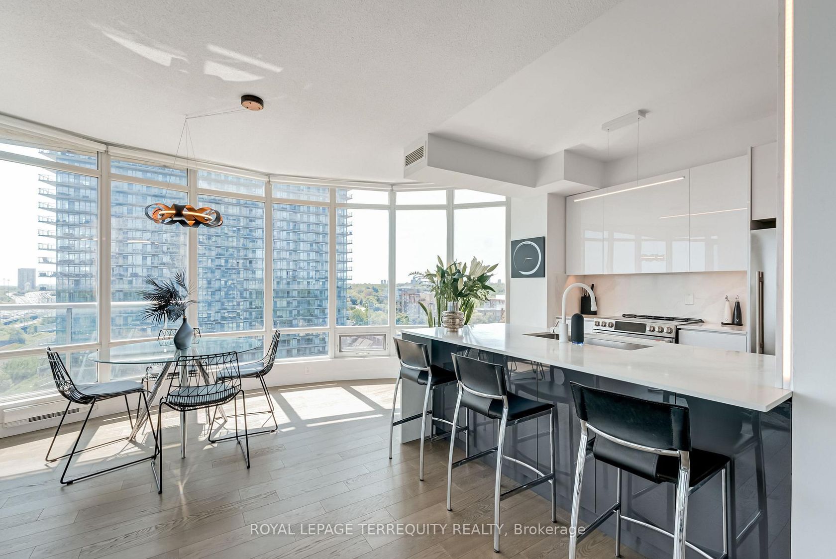 1210 - 15 Windermere Avenue, Swansea, Toronto 