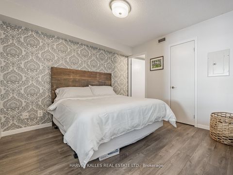 Photo 16 at 703 - 38 Joe Shuster Way, South Parkdale, Toronto