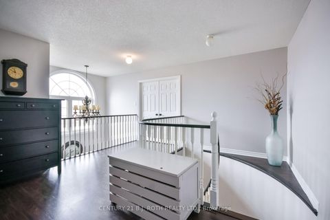 Photo 15 at 60 Carley Crescent, Painswick South, Barrie