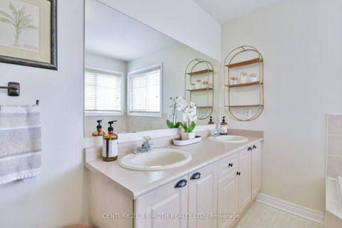 Photo 24 at 60 Carley Crescent, Painswick South, Barrie