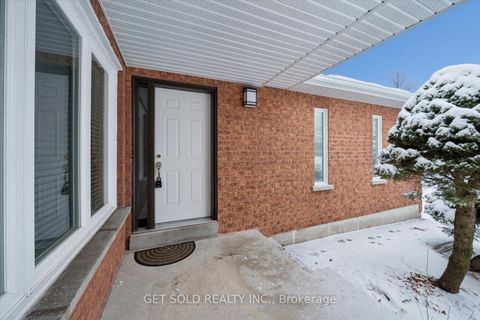 Photo 3 at 99 Carmen Crescent, East Woodbridge, Vaughan