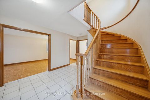 Photo 4 at 99 Carmen Crescent, East Woodbridge, Vaughan