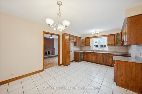 Photo 9 at 99 Carmen Crescent, East Woodbridge, Vaughan