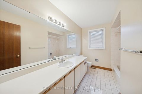 Photo 16 at 99 Carmen Crescent, East Woodbridge, Vaughan