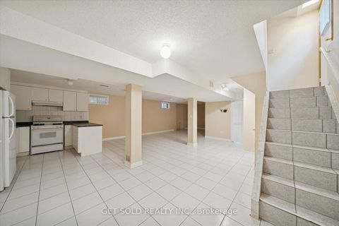 Photo 18 at 99 Carmen Crescent, East Woodbridge, Vaughan