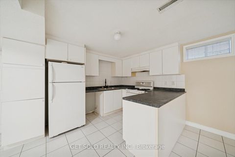 Photo 19 at 99 Carmen Crescent, East Woodbridge, Vaughan