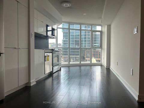 Photo 3 at 622 - 21 Iceboat Terrace, Waterfront Communities C1, Toronto