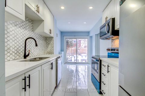 Photo 4 at 10 - 50 Verne Crescent E, Malvern, Toronto