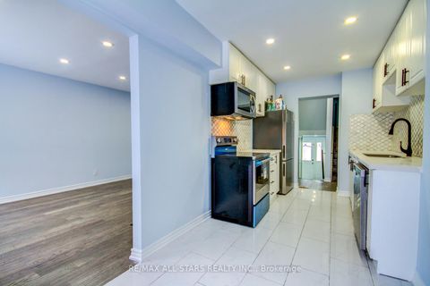 Photo 7 at 10 - 50 Verne Crescent E, Malvern, Toronto