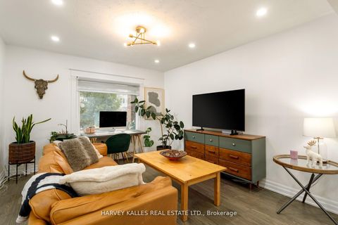 Photo 10 at 139 King Edward Avenue, Lumsden, Toronto
