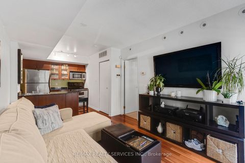 Photo 5 at 632 - 38 Western Battery Road, Niagara, Toronto