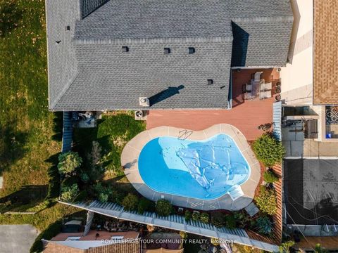 Photo 5 at 1 Yewfield Crescent, Don Mills, Toronto