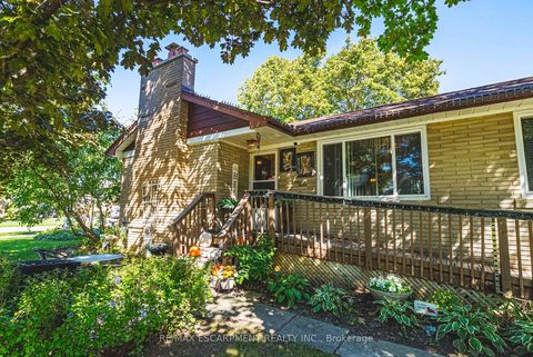 Photo 3 at 1 Norwich Place, Beaumonde Heights, Toronto