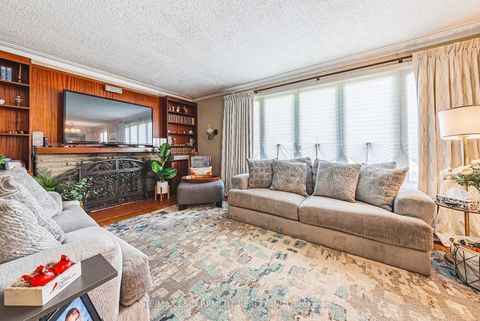 Photo 5 at 1 Norwich Place, Beaumonde Heights, Toronto