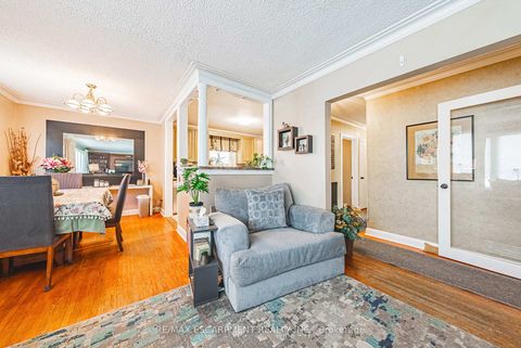 Photo 6 at 1 Norwich Place, Beaumonde Heights, Toronto