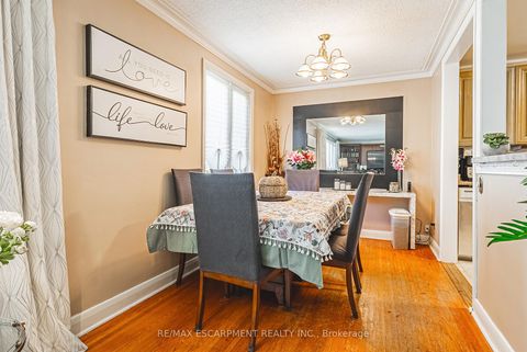 Photo 7 at 1 Norwich Place, Beaumonde Heights, Toronto