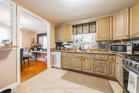 Photo 9 at 1 Norwich Place, Beaumonde Heights, Toronto