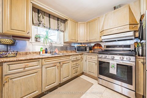 Photo 11 at 1 Norwich Place, Beaumonde Heights, Toronto