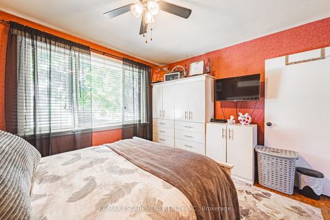 Photo 14 at 1 Norwich Place, Beaumonde Heights, Toronto