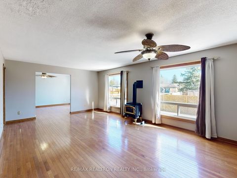 Photo 1 at 25 Shirlea Boulevard, Keswick South, Georgina