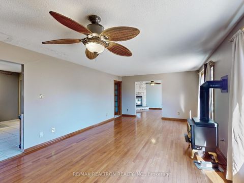 Photo 3 at 25 Shirlea Boulevard, Keswick South, Georgina