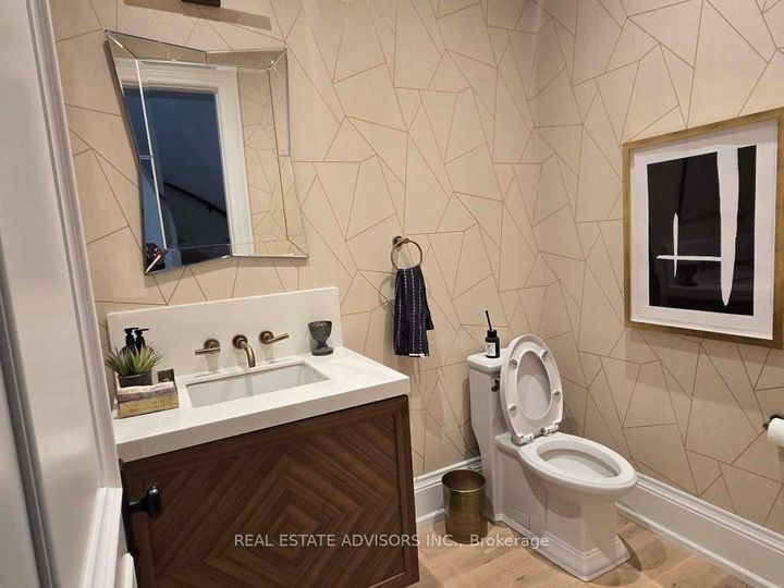 Photo 4 at 20 Arrowstook Road, Bayview Village, Toronto