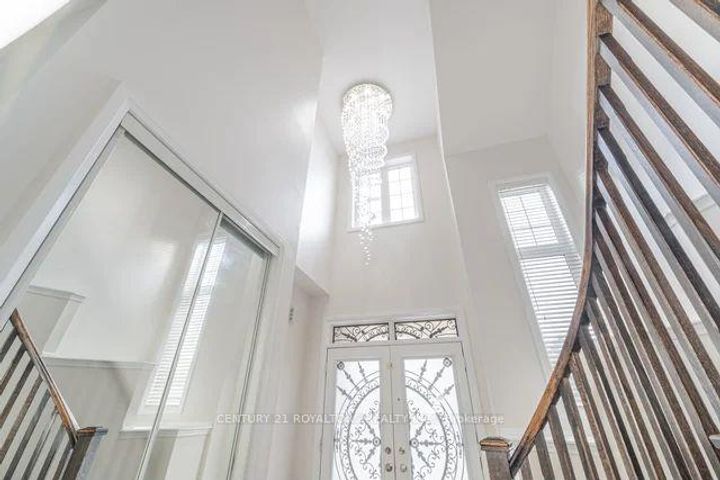 Photo 3 at 77 Enford Crescent, Northwest Brampton, Brampton