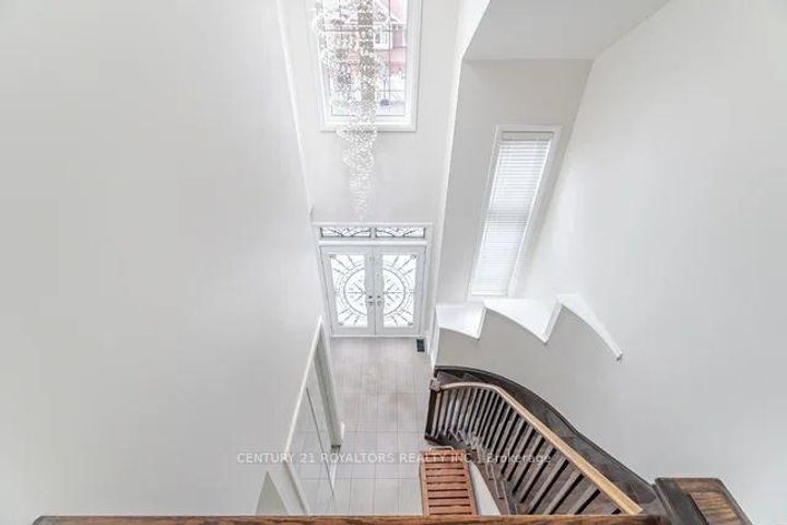 Photo 4 at 77 Enford Crescent, Northwest Brampton, Brampton