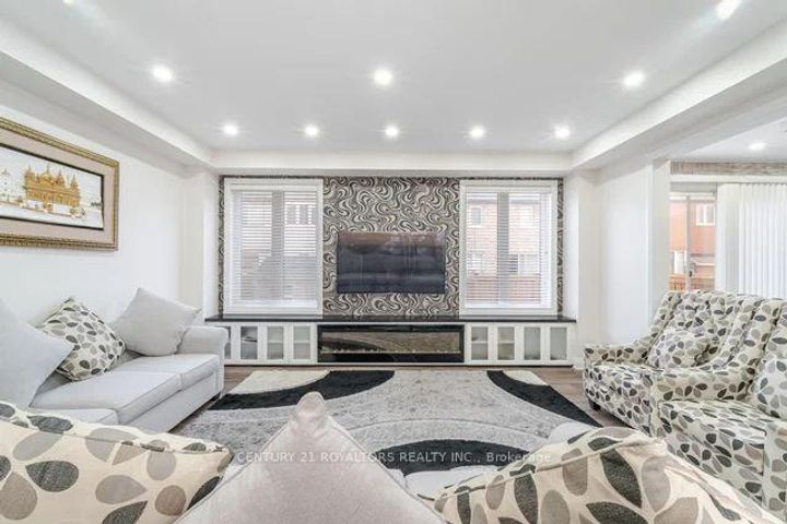 Photo 10 at 77 Enford Crescent, Northwest Brampton, Brampton