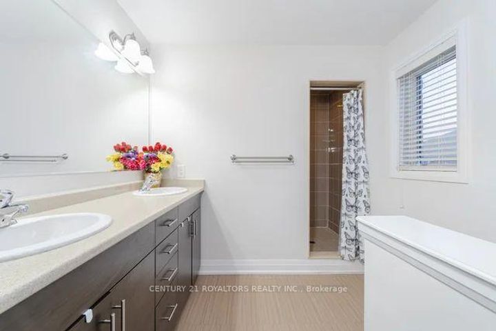 Photo 24 at 77 Enford Crescent, Northwest Brampton, Brampton