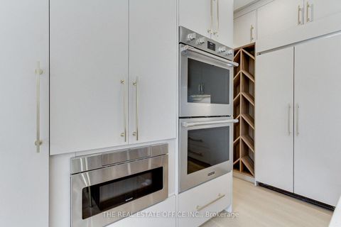 Photo 4 at 18 Beaverbrook Avenue, Rosethorn, Toronto