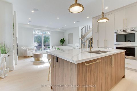 Photo 5 at 18 Beaverbrook Avenue, Rosethorn, Toronto