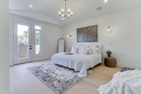 Photo 14 at 18 Beaverbrook Avenue, Rosethorn, Toronto