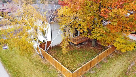 Photo 37 at 18 Beaverbrook Avenue, Rosethorn, Toronto