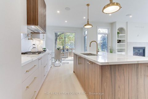 Photo 44 at 18 Beaverbrook Avenue, Rosethorn, Toronto