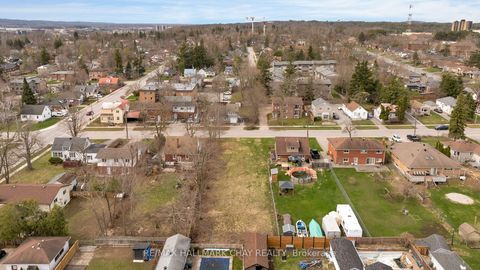 Photo 1 at 147 Peel Street, Wellington, Barrie