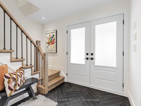 Photo 2 at 43 Kingland Crescent, Don Valley Village, Toronto