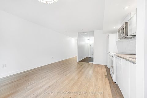 Photo 9 at unit 811 - 4K Spadina Avenue, Waterfront Communities C1, Toronto