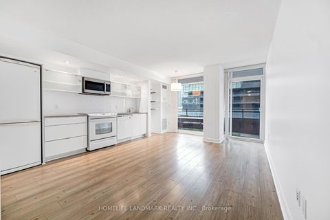 Photo 13 at unit 811 - 4K Spadina Avenue, Waterfront Communities C1, Toronto