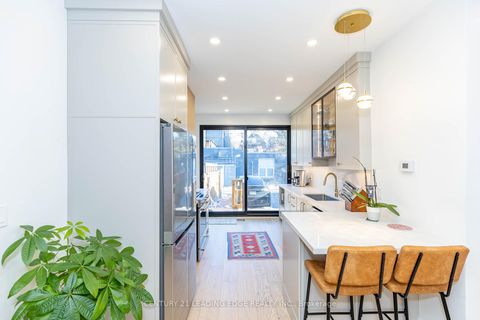 Photo 12 at 261 Howland Avenue, Annex, Toronto