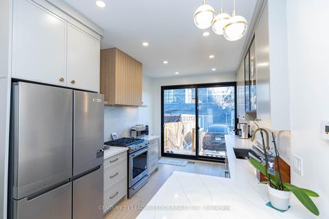 Photo 13 at 261 Howland Avenue, Annex, Toronto