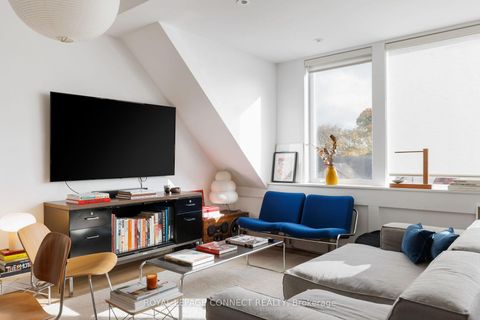 Photo 31 at 16 Rosemount Avenue, Wychwood, Toronto