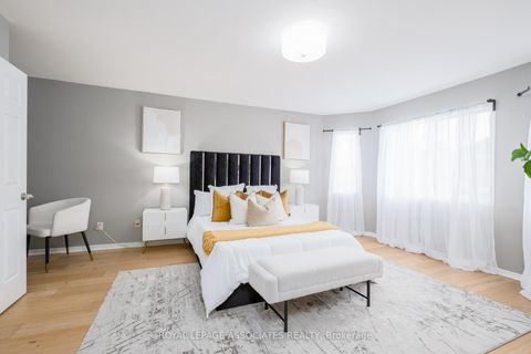 Photo 18 at 14 Clandfield Street, Rouge River Estates, Markham